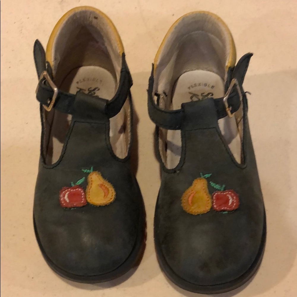 Toddler leather shoes